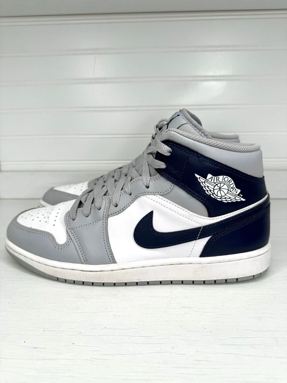 Nike Air Jordan 1 Mid Wolf Grey Midnight Navy DQ8426-104 Men’s Size 11